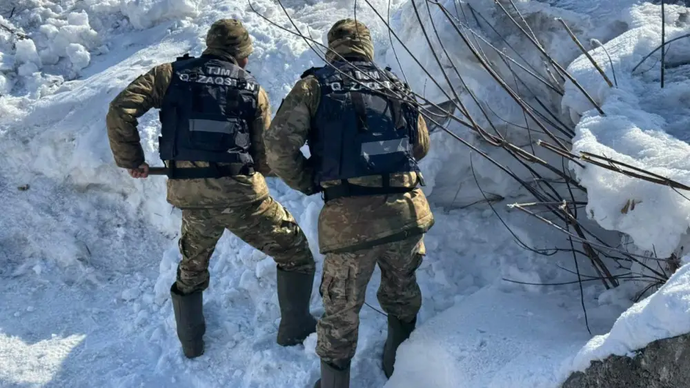 Очистка каналов военнослужащими в Алтае: защита от паводков и забота о местном населении Астане