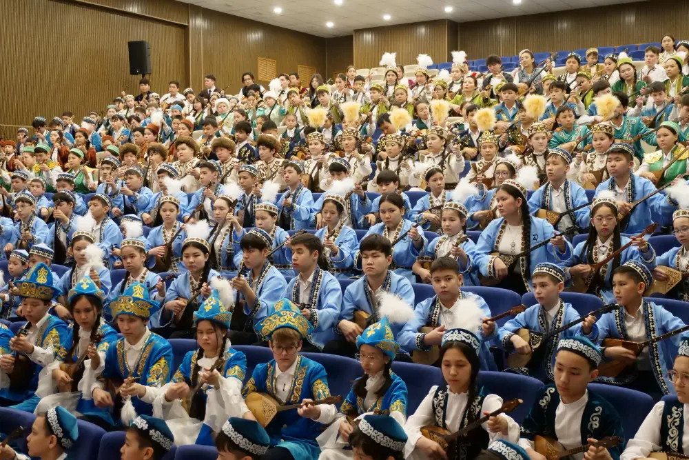 Полмиллиона казахстанских детей одновременно исполнили известные народные кюи (9)