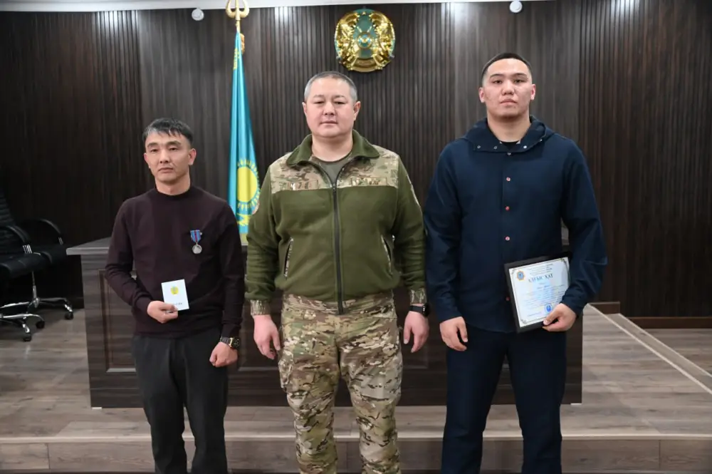Сержант Вооруженных сил получил медаль за спасение людей во время пожара в Таразе Астане