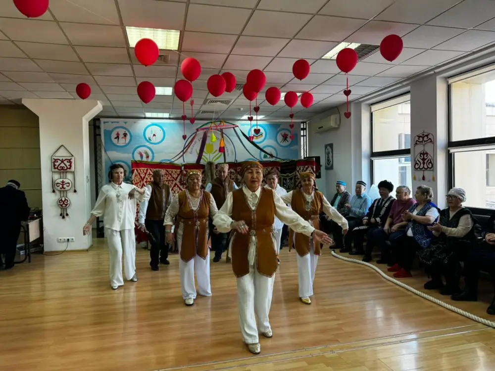 В Астане пенсионеры соревновались в перетягивании каната (9)