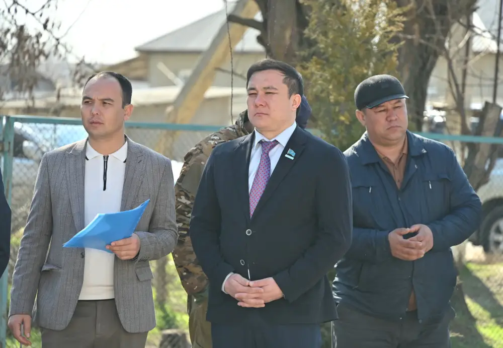 В Утиртобе открыли мемориальную доску в честь фельдшера Улданы Мырзуан Астане