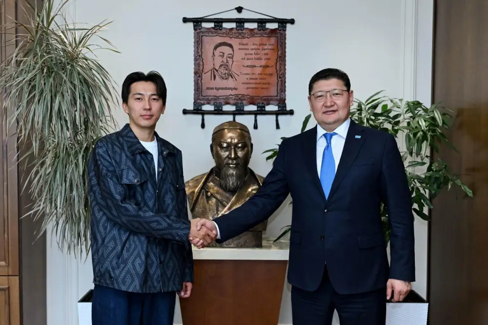 Аким области встретился с travel-блогером Дастаном Мухамедрахымом (3)