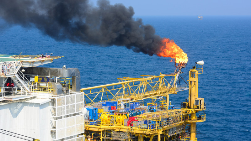 Иран предупреждает о скорых авиаударах по нефтяным объектам Персидского залива: эвакуация началась Астане