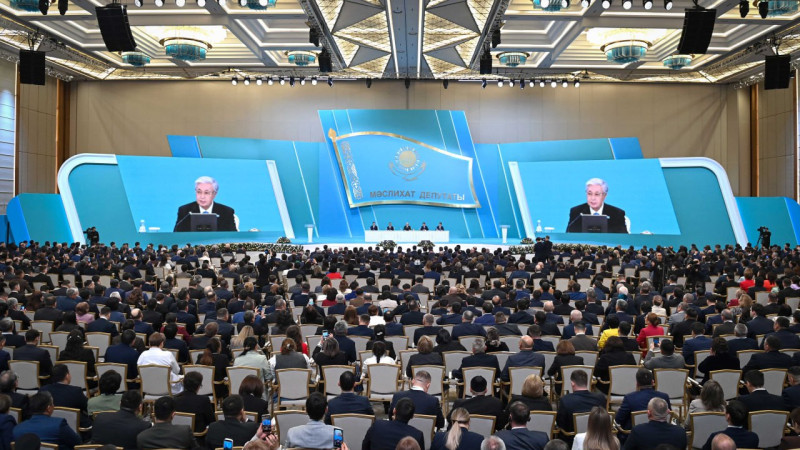 Токаев подчеркивает необходимость осмысленных реформ: последствия для местного самоуправления и стабильности в стране Астане