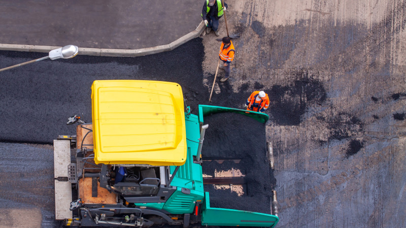 Депутат Талгат Ергалиев раскритиковал долгострой улицы Шабал Бейсековой в Астане, отметив, что ЛРТ построили быстрее. Астане