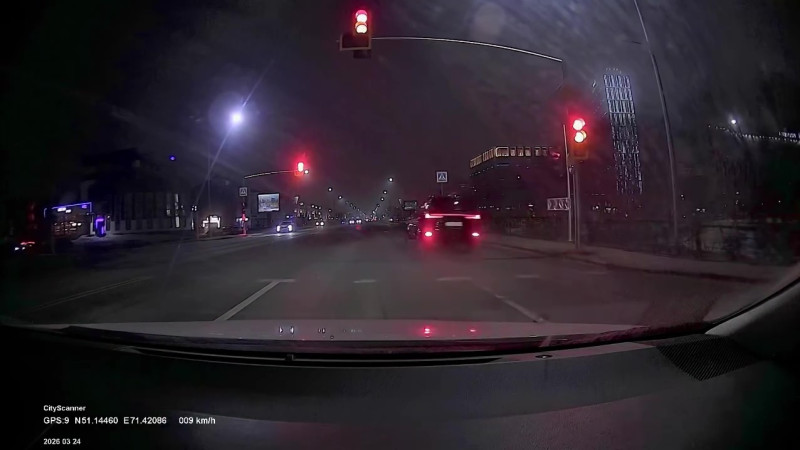 Опасные гонки на улицах Астаны: двое водителей устроили ночные заезды, видео инцидента стало вирусным Астане