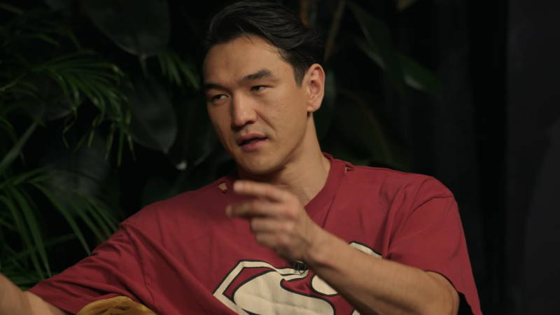 МИД Казахстана прокомментировал ситуацию с комиком Нурланом Сабуровым, отметив, что она подпадает под юрисдикцию ведомства. Это заявление сделано на фоне запрета на въезд для Сабурова. Астане