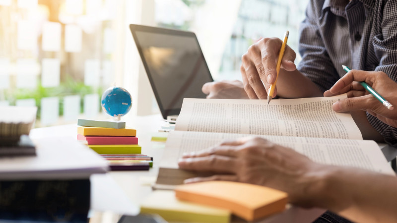 Пересмотр стоимости госгрантов для зарубежных вузов: новые возможности для казахстанской науки после встречи Токаева с научной общественностью Астане