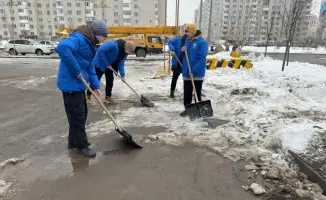 В Астане волонтеры поддержали коммунальные службы, укрепив культуру благодарности и взаимопомощи