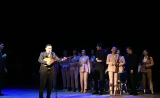 «Бақытты шаңырақ жыры»: в Астане состоялся необычный спектакль с участием 19 пар