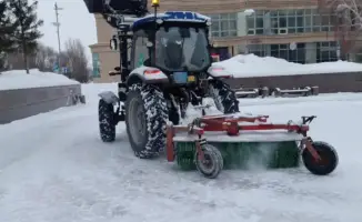 В Астане задействовано более 3 тысяч рабочих для борьбы со снегом, что подчеркивает важность коллективных усилий в зимний период.
