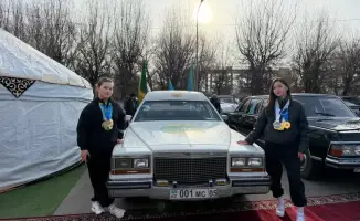 В Қонаеве в день референдума прошел автопробег на ретро-автомобилях, поднявший настроение горожанам