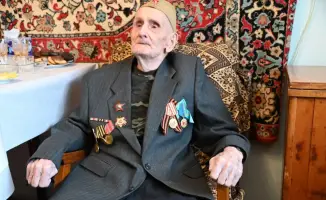 В Караганде военнослужащие отметили вековой юбилей ветерана, подчеркивая важность сохранения исторической памяти