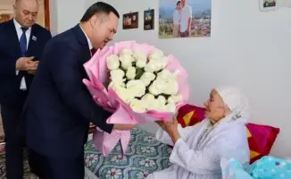 Туркестан поздравил пожилых матерей с праздником