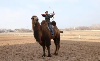 Стрельба с верблюда: Динара Сайдалина попала в цель на мировом уровне за 10 секунд