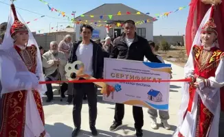 В Туркестане жители поддержали мать-одиночку, подарив ей новое жилье