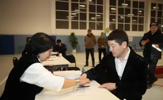 Нурдаулет Килыбай голосует на референдуме в Мангистауской области