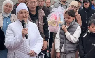 Благотворительная инициатива молодежи Туркестана: 20 многодетных семей получили новые дома