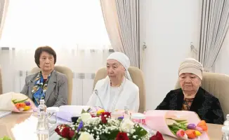 Встреча акима области с женщинами-матерями обсуждение роли матерей в обществе