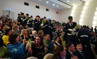 Весенний праздник: женщины, как цветы, в Акмолинске!