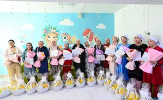 Нур-Султан поздравил молодых матерей в перинатальном центре