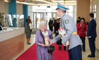 Алматы отпраздновал ветеранов педагогики на концерте