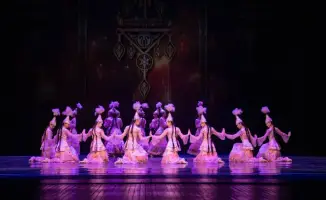 Танцы степи: казахстанские артисты зажгли звезды Наурыза в Бухаресте