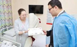 В Астане новорожденным вручили поздравительные письма с QR-кодом для высадки деревьев в День обновления