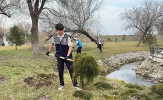 Экологическая акция Мөлдір бұлақ в Казахстане участие молодежи в очистке водоемов