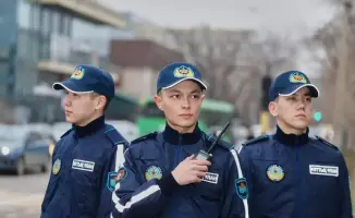 Солдат Национальной гвардии Алматы исполняет 100 кюев на домбре