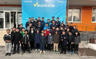 Казахстанские боксёры участвуют в референдуме, подчеркивая значимость гражданской ответственности