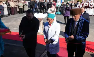 В Алматинской области открыты две амбулатории и вручены ключи от 132 квартир, что улучшит доступ к медицинским услугам и жилью для местных жителей.