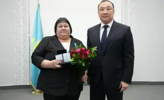 Награждение начальника ДЭУ-73 медалью «Ерен еңбегі үшін» подчеркивает значимость профессионализма в дорожной отрасли