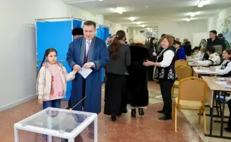 Нурымбет Сактаганов принимает участие в референдуме с семьёй, подчеркивая важность голосования