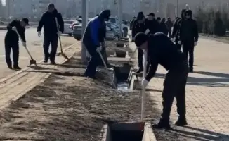 В Уральске состоялся первый общегородской субботник этого года