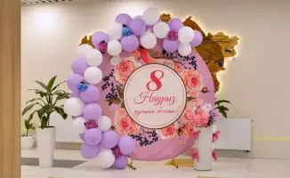 В Астане хоровое выступление школьников и малышей в честь Международного женского дня