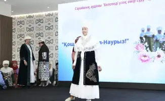 В Астане пенсионеры провели показ национальной одежды