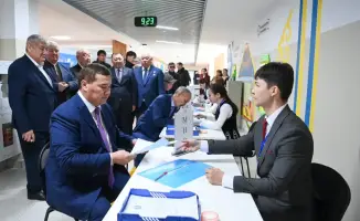 Участие граждан в референдуме: аким области проголосовал за изменения в Конституцию