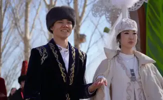 Весенние обеты: в Астане пять пар связали себя узами любви накануне Наурыза