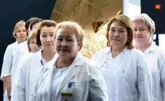 Медики Астаны поддержали новую Конституцию символической акцией перед референдумом