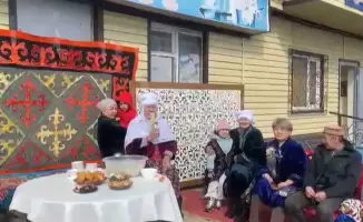 Наурыз в сердце столицы: 78-летняя жительница Астаны расклала праздник под небом