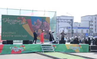 Наурыз: аким области стал свидетелем волшебства обряда «Тұсаукесер» для двойняшек