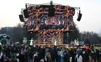 Социальное единство и культурное обогащение: весенний праздник на площади Абая в Алматы