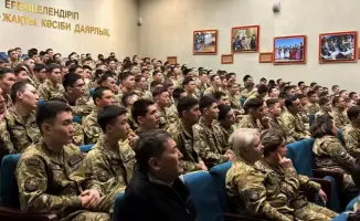 Военный колледж имени Сагадата Нурмагамбетова провёл выставку древнего вооружения для кадетов