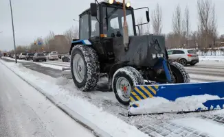В Астане продолжаются снегоуборочные работы: задействованы почти три тысячи рабочих и свыше 1600 единиц техники