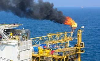 Иран предупреждает о скорых авиаударах по нефтяным объектам Персидского залива: эвакуация началась