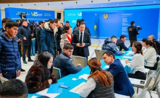 В Астане активно проходит республиканский референдум по проекту новой Конституции. С раннего утра на избирательных участках наблюдается высокая активность избирателей. Концертные программы, фотозоны и ярмарки создают праздничную атмосферу, привлекая внима