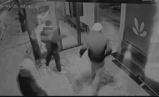 В Алматы продолжается вандализм: остановки становятся мишенью для разрушений