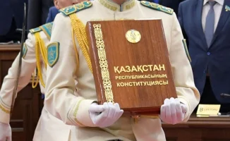 Президент Казахстана Токаев отвечает на критику новой Конституции, акцентируя внимание на языковых спорах