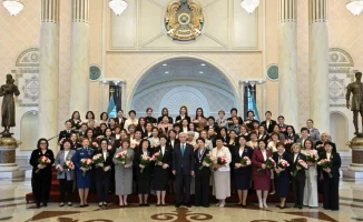 Токаев вручил государственные награды казахстанским женщинам на торжественной церемонии